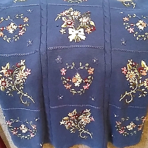 Maggie Lawrence Blue Floral Embroidered beaded Sweater. Size See Measurements - Picture 8 of 10